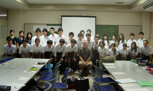 Professor Richard Larson with students at the Kobe Super Science High School in Japan.
